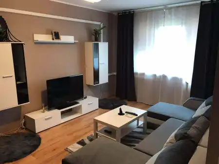 Eladó panellakás, Dunaújváros 1+1 szoba 49 m² 35 M Ft
