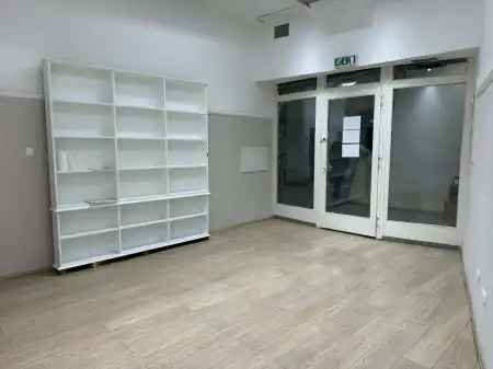 Eladó üzlet, Dunaújváros 1+1 szoba 34 m² 18 M Ft